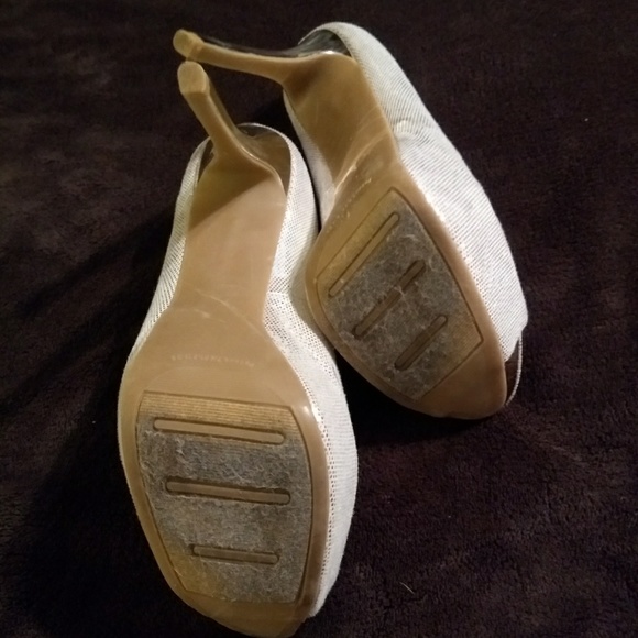 Stylish Gold Metallic Heels - Picture 4 of 4